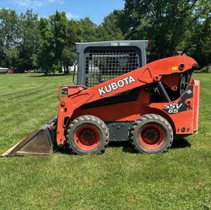 Minicargadora Kubota SSV65 2017-64 HP 2.690 LB ROC Compacto y confiable - Product Image 1