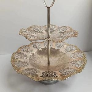 Exhibidor de Pasteles de Dos Niveles de Metal Plateado de Estilo Vintage, Ideal para Exhibición en Mesa, Regalos y Servicios de Catering, Procedente de la India - Product Image 1
