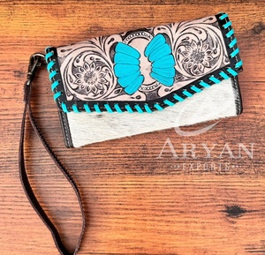 Belle pochette de sculpture usinée à la main de créateur portefeuille en fourrure de vachette de couleur turquoise multi-utilisations pochette de Offre Spéciale au design unique - Product Image 1