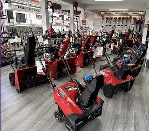 Soplador de Nieve Industrial de Gasolina de 24 Pulgadas, Autopropulsado, Inalámbrico, de 2 Etapas XP, Incluye (2) Baterías de 56 V y 10.0 Ah, Motor Dual de 190 cc - Product Image 3