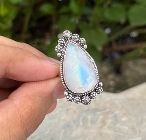 แหวนโบโฮสีเงินสเตอร์ลิงสีรุ้งอัญมณีธรรมชาติขนาดพิเศษเหมาะสำหรับเป็นของขวัญวันหยุดสำหรับผู้หญิง - Product Image 1