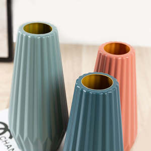 Florero de plástico nórdico con flores artificiales de fábrica, jarrón decorativo con arreglo floral - Product Image 5