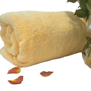 Rehaussez le style de votre salle de bain avec des serviettes de bain en peluche pour la maison, haute densité (699 GSM), à bas prix - Product Image 1