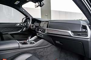 X5 M 2023 d'occasion modifiée, boîte automatique, moteur turbo, transmission intégrale, jantes R19 foncées, sans accident et prête à l'emploi - Product Image 6