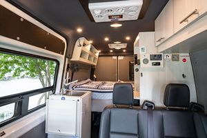 Mercedes-Benz Sprinter 2500 2019 d'occasion en excellent état, 1 propriétaire, provenance du Texas, conversion en camping-car avec moteur turbodiesel - Product Image 6
