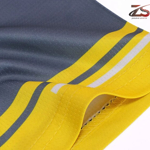 Uniformes de fútbol profesionales transpirables personalizados de alta calidad hechos en Pakistán - Product Image 5