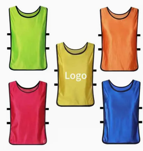 Maillots d'entraînement de football personnalisés 100 % polyester respirant léger à manches courtes imprimés, gilets réversibles - Product Image 1