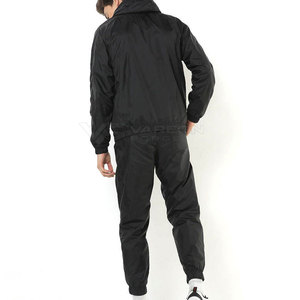 Ensemble coupe-vent tendance au design épuré et avec poches zippées, idéal pour la ville et les voyages - Product Image 3