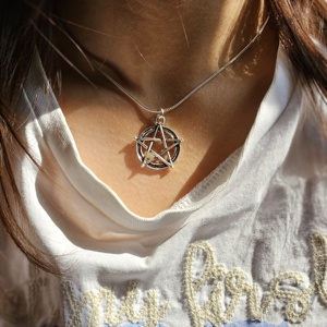 El Mejor Regalo de Navidad, Dije de Plata de Ley 925 Oxidada con Forma de Estrella, Estilo Religioso, Ligero, para Ella, para Todas las Ocasiones - Product Image 2