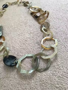 Collier de chaîne de corde en corne naturelle solide et en résine de pêche Colliers élégants en corne de buffle PAR CRESCENT CRAFTS - Product Image 4