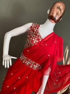 Đẹp Đảng Mặc Màu Đỏ Giả <span class=keywords><strong>Georgette</strong></span> Moti Làm Việc Và 3 Lớp Ruffle <span class=keywords><strong>Saree</strong></span> Lá Giấy Làm Việc Áo Thiết Kế Truyền Thống <span class=keywords><strong>Saree</strong></span> - Product Image 5