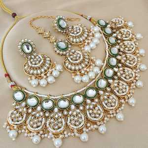 Beau collier Kundan de haute qualité avec boucles d'oreilles et Maang Tikka pour femmes ensemble de bijoux traditionnels indiens dernière conception - Product Image 4