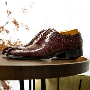 Nuevos zapatos brogue de estilo británico para hombres jóvenes con diseño de cordones, calzado informal de negocios de cuero genuino. - Product Image 4