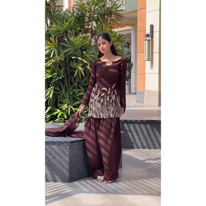 Vendedor de Renombre que Ofrece Trajes Salwar Farsi de Alta Calidad en Tela Falsa Georgette con Dupatta de Seda Organza - Product Image 1