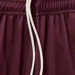 กางเกงขาสั้นตาข่ายคุณภาพสูง สีเบอร์กันดี เป็นมิตรกับสิ่งแวดล้อม ป้องกันรังสียูวี พิมพ์ลายดิจิทัลสองชั้น โพลีเอสเตอร์ 100% ความยาวขา 7 นิ้ว แห้งเร็ว ดีที่สุด - Product Image 3