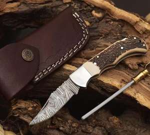 มีดพับใบมีดเหล็กดามัสกัสทำมือ ด้ามเขาสัตว์ รับผลิตตามแบบ OEM มีดพกพาสำหรับตั้งแคมป์ มีดเกรดอุตสาหกรรม - Product Image 1