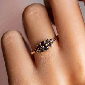 Bague en argent sterling 925 plaqué or avec pierre d'onyx noir, design unique, tendance minimaliste, bijoux pour femme, fiançailles, mariage, fête - Product Image 5