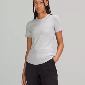 Vente chaude personnalisée Sexy 100% coton femmes t-shirts couleur personnalisée vierge col rond col court femmes t-shirts - Product Image 1