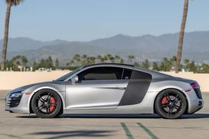 PRÊT À ÊTRE EXPÉDIÉ RHD/LHD 2009 AU-DI R8 COUPE BOÎTE DE VITESSES MANUELLE 6 VITESSES INTÉRIEUR ROUGE EXCLUSIF AUDI - Product Image 6