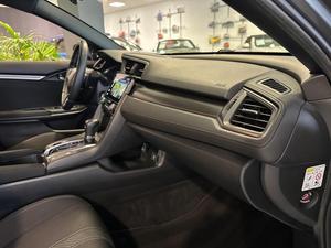 รถยนต์ FAW อัลตร้า ลักชัวรี่ สปอร์ต ปี 2024 แบบ 2 ที่นั่ง เกียร์อัตโนมัติ เครื่องยนต์ 4 สูบ 400 แรงม้า ภายในสีเข้ม ล้อแม็ก R18 เบาะผ้า หลังคาพาโนรามิก - Product Image 5