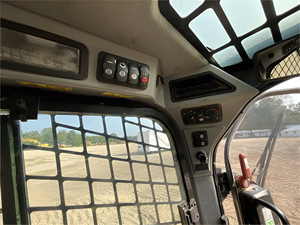 2018 Caterpillar 299D2 Minicargador Aprobado por La EPA Motor diésel que Incluye caja de cambios de motor PLC Accesorio de cubo usado - Product Image 3