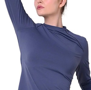 Camiseta deportiva de alta calidad para mujer: tela suave y que absorbe la humedad, ideal para entrenar, correr y comodidad de uso diario - Product Image 3
