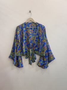 Blusa de seda vintage con mangas acampanadas, estilo retro, para mujer, ideal para vacaciones. - Product Image 2