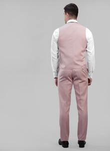 Traje de Cinco Piezas Rosa Moderno de Excelente Calidad para Novio y Eventos Formales Disponible a Buen Precio desde India - Product Image 2