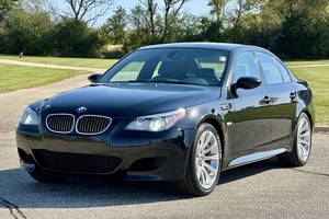 BMW M5 2006 Usado en Buen Estado, 1 Dueño, 44,900 Millas, Motor V10 de 500 hp, Propiedad de California - Product Image 2