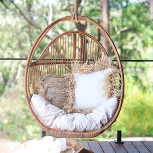 Meubles d'extérieur de chaise suspendue de balançoire de jardin de patio avec le matériel du rotin et du coussin-Saura - Product Image 1