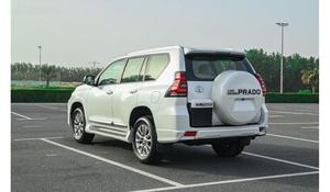 SUV d'occasion pas cher 2023, 4.5L V8, transmission intégrale, sièges en cuir, toit ouvrant panoramique, automatique, caméra de recul 360°, bon état, faible kilométrage - Product Image 2