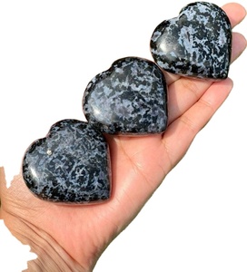 Calidad Premium Nuevo Feng Shui Crystal Heart Decor Premium Indigo Gabbaro Puffy Gemstone Heart Pulido Piedra semipreciosa Artesanía - Product Image 1