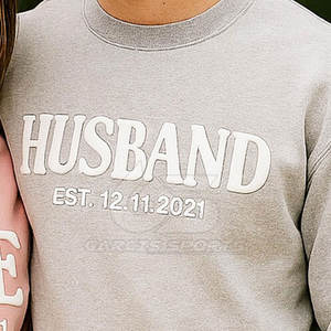 Sudadera con estampado de soplo para hombre, jersey de cuello redondo de lana de algodón pesado con diseño de letra elevada texturizada para estilo callejero - Product Image 4