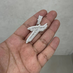 Colgante Personalizado con Letra T de Alta Calidad, Collar con Nombre Personalizado Estilo Hip Hop con Moissanita en Corte Baguette, Colgante con Incrustaciones de Piedras - Product Image 1