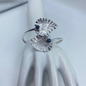 Modern Unisex Essential Silver <b>Charm</b> <b>Bracelet</b> with Pearl Classic Design Must-Have Fashion Accessory - Product Image 1