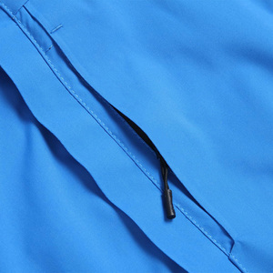 Chaqueta Impermeable de Senderismo con Capucha, Color Sólido, Impresión de Logotipo Personalizada, Producto de Alto Rendimiento - Product Image 4