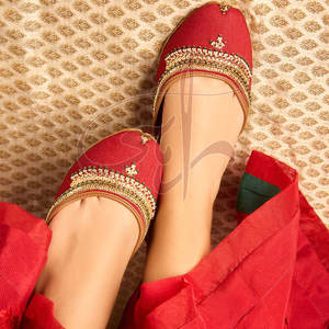 รองเท้าคุสซ่าพิมพ์ลายทำมือ สำหรับทุกโอกาส งานเทศกาล หรือใส่ลำลอง พื้นรองเท้ากันลื่น ทำจากผ้าไหมดิบ ปรับแต่งได้ ผลงานชิ้นเอกที่ไม่เหมือนใคร บุด้วยวัสดุสองชั้น - Product Image 3