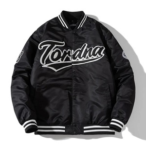เสื้อแจ็คเก็ตบอมเบอร์ผ้าแคนวาสสีดำ Tordna ปักโลโก้สีขาว แห้งเร็ว ระบายอากาศได้ดี สไตล์ลำลอง สตรีทแวร์ เสื้อนอกสำหรับฤดูหนาว ทรงปกติ สำหรับผู้ชาย - Product Image 1