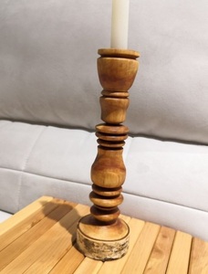 Support de bougie en bois massif écologique pour éclairage décoratif de table de Noël, avec une grande hauteur et un équilibre structurel élégant - Product Image 4