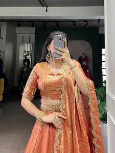 ผ้าแฟนซีสุดพิเศษจากนักออกแบบคุณภาพระดับพรีเมียมพร้อมเลื่อมและเส้นด้ายเย็บปักถักร้อย - Product Image 6