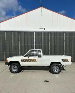 Llegada Toyotas Hilux 4WD Pick-Up Cabina doble, funciona perfectamente, sin accidentes a la venta - Product Image 5