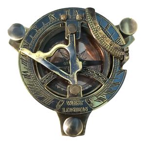 Boussole en laiton de conception antique classique pour le camping en plein air lumineux Portable voyage randonnée montre de poche Style vente article - Product Image 1