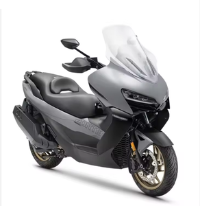 Scooter Eléctrico FAST DEMAND 2025 Maxi 368K, Ligero, para Desplazamientos Urbanos, Acabado Gris Mate, Origen EE. UU., Alimentado por Batería - Product Image 3