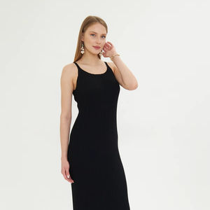 Robe chic tricotée à col licou pour femmes Robe sans manches en tricot côtelé respirant de haute qualité Services OEM personnalisables - Product Image 1