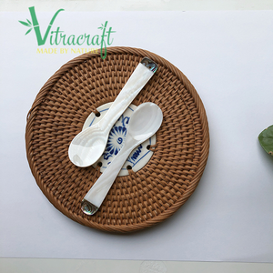 Cuillère à caviar incrustée de coquille d'ormeau naturel Un style unique en 2023 Apportez une nouvelle expérience Cuillère à caviar faite à la main Taille 10cm - Product Image 3