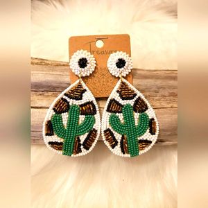 Pendientes de gota bordados inspirados en diseñador - Product Image 5