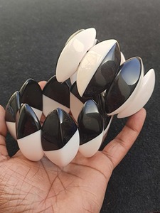 Bracelet de mariage écologique fait à la main en acrylique de couleur naturelle de conception personnalisée - Product Image 2