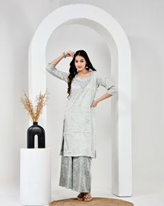 Conjunto Coordinado Estampado a Mano para Mujer |   Conjunto Étnico de Dos Piezas en Satén |   Conjunto de Ropa para Mujer India al por Mayor - Product Image 1