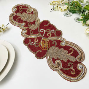 Chemin de Table brodé de perles rouges et dorées artisanales avec un design floral moderne, un décor élégant pour la maison et la cuisine - Product Image 1
