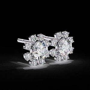 ต่างหูเงินแท้ 925 ประดับมอสซาไนต์ลายดอกไม้ พร้อมประกายเพชรทรงรัศมี ให้ลุคหรูหราเหนือกาลเวลาสำหรับผู้หญิง - Product Image 2